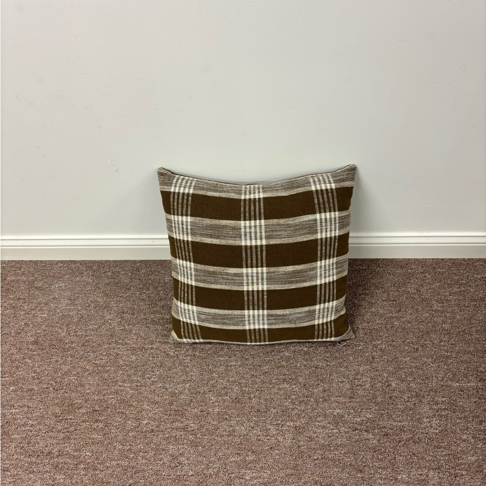 Chic Brown Decorative Throw & Accent Pillow Set – Elevate Your Space!